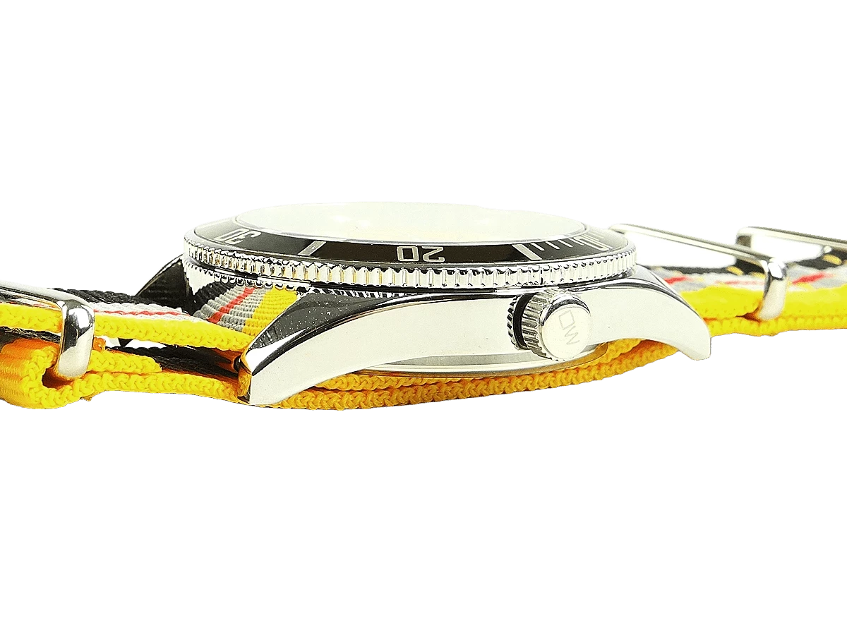 Bundle 4 • Herren-Uhren /// Boston, elegante Herren-Uhr, mit rotem Zifferblatt und Edelstahlband / Classic, klassische Herren-Uhr, mit grünem Zifferblatt, Milanaiseband / Geschenkt dazu: Speed, Unisex Armband-Uhr, gestreiftes Natoband, schwarze Lünette - Bild 17